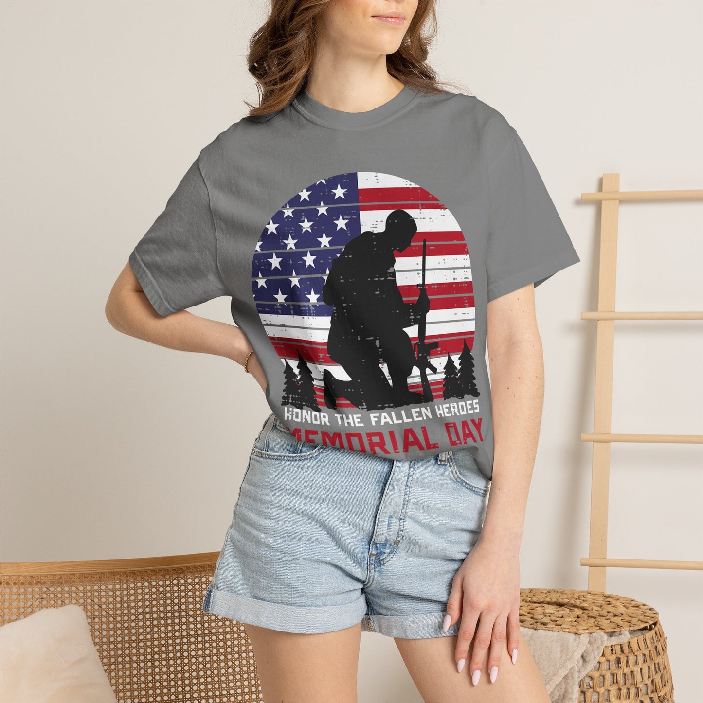 Kneeling Soldier Memorial Day T-Shirt