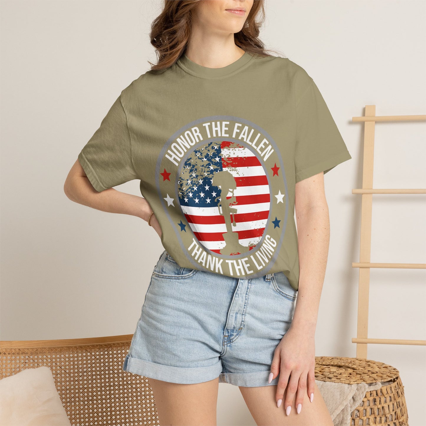Patriotic Kneeling Soldier Memorial Day T-Shirt