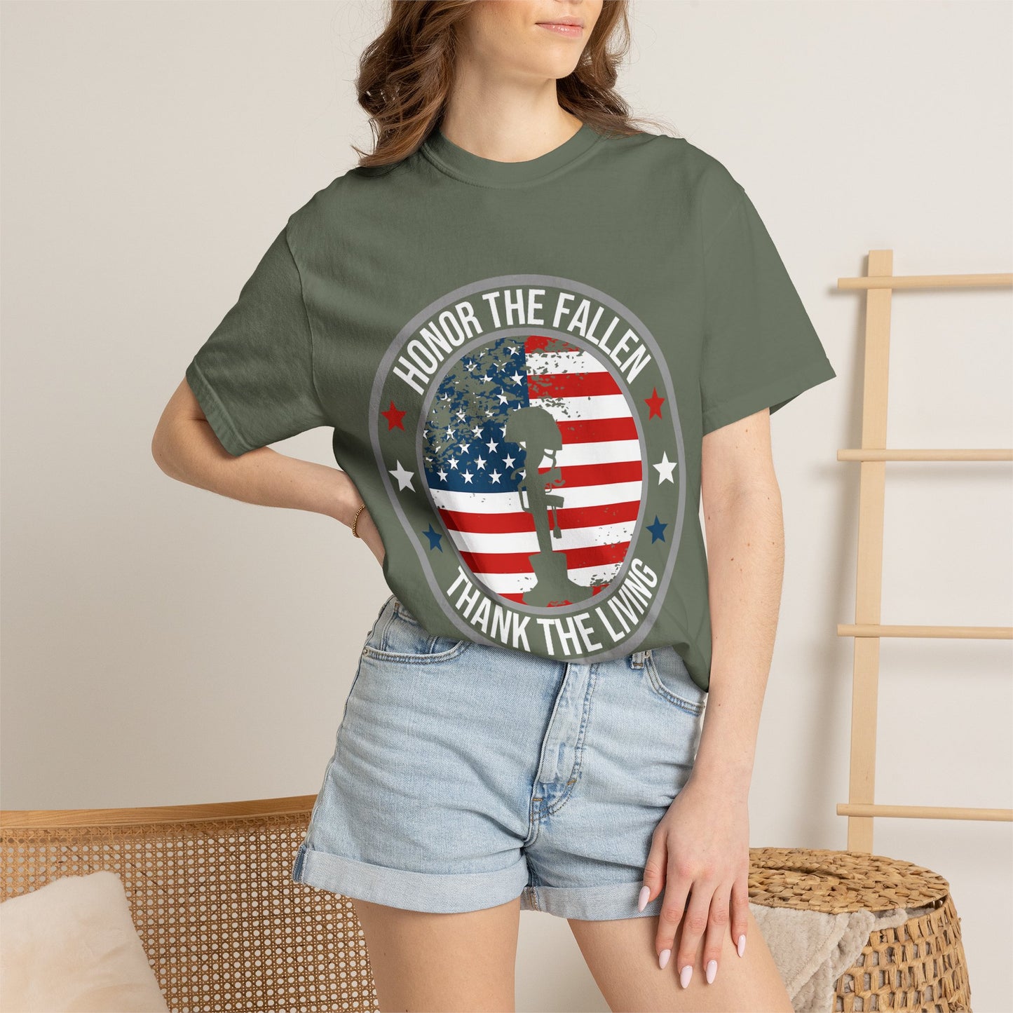 Patriotic Kneeling Soldier Memorial Day T-Shirt