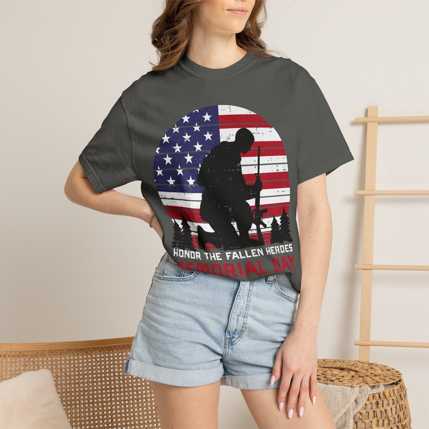 Kneeling Soldier Memorial Day T-Shirt