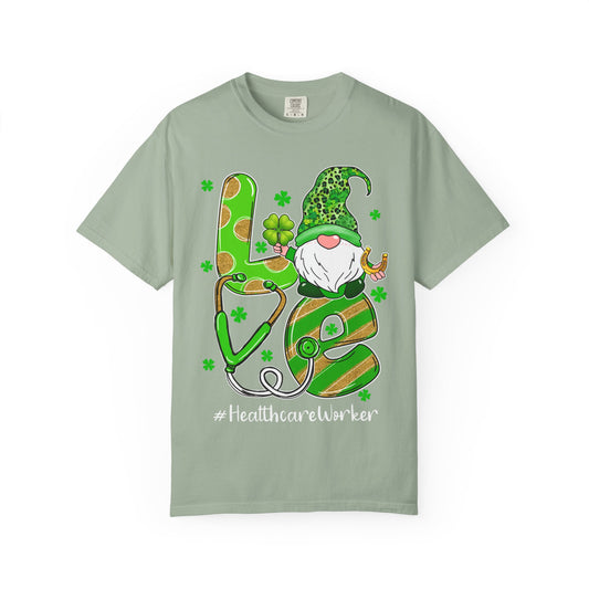 Love Healthcare Worker Shamrock Gnome Shirt – St Patrick’s Day Medical Tee